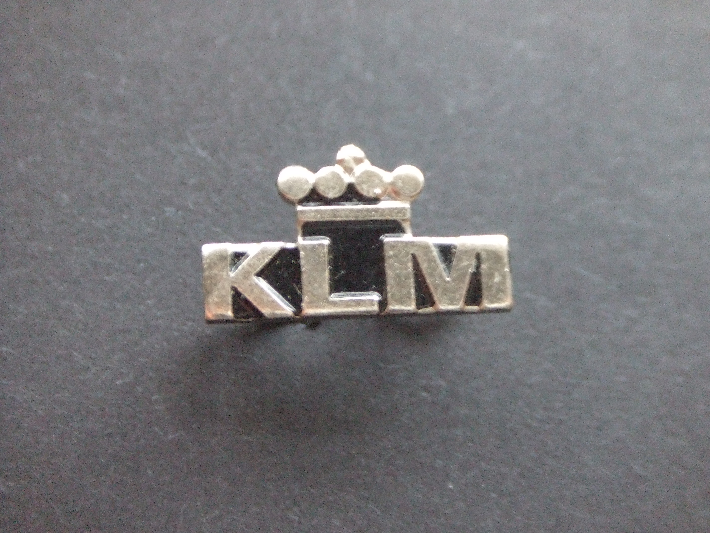 KLM luchtvaartmaat schappij logo zilverkleurige